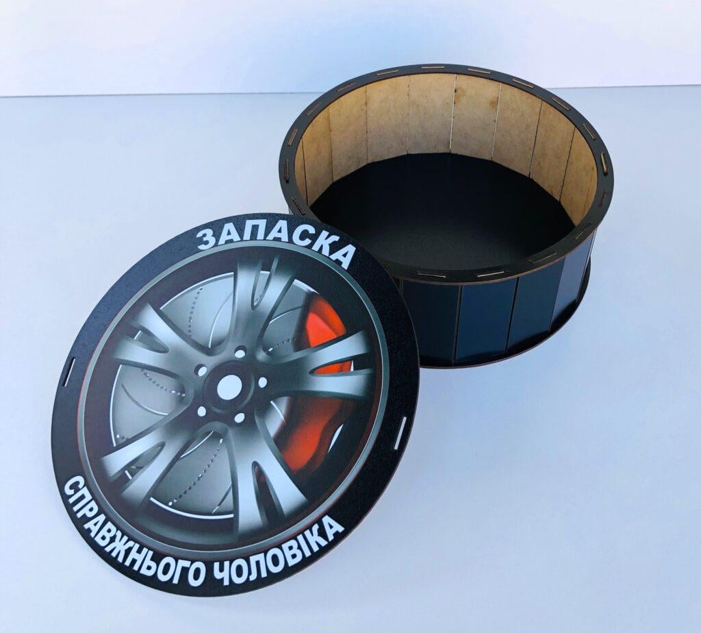 Коробка кругла Запаска справжнього чоловіка 30 см