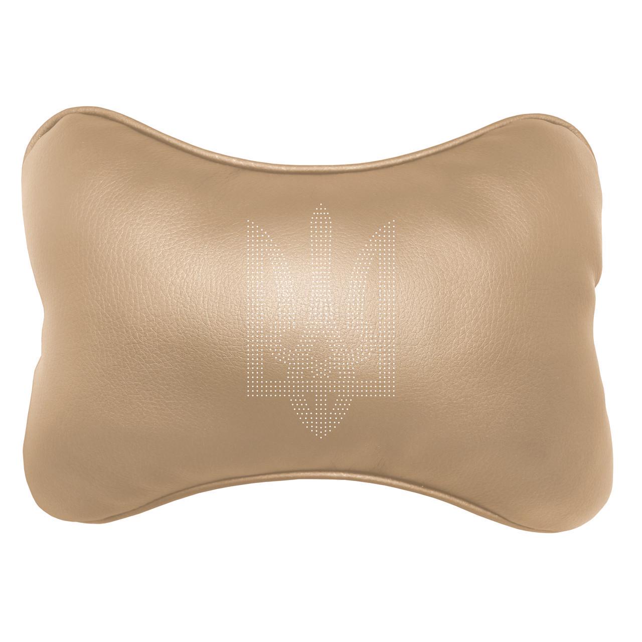 Подушка автомобильная Avtolife Герб из экокожи Бежевый (AVT-LBE-36) - фото 1 Подушка автомобильная Avtolife Герб из экокожи Бежевый (AVT-LBE-36) - фото 1