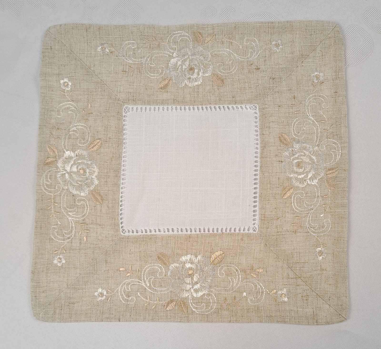 Салфетка с вышивкой 35х35 см 21831 Бежевый (CN20878)