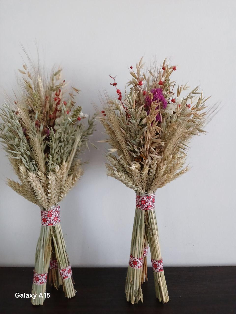 Дидух рождественский из колосья пшеницы/льна и овса на трех ножках 40-45 см с лентой вышиванкой Красный (2822643174) - фото 7