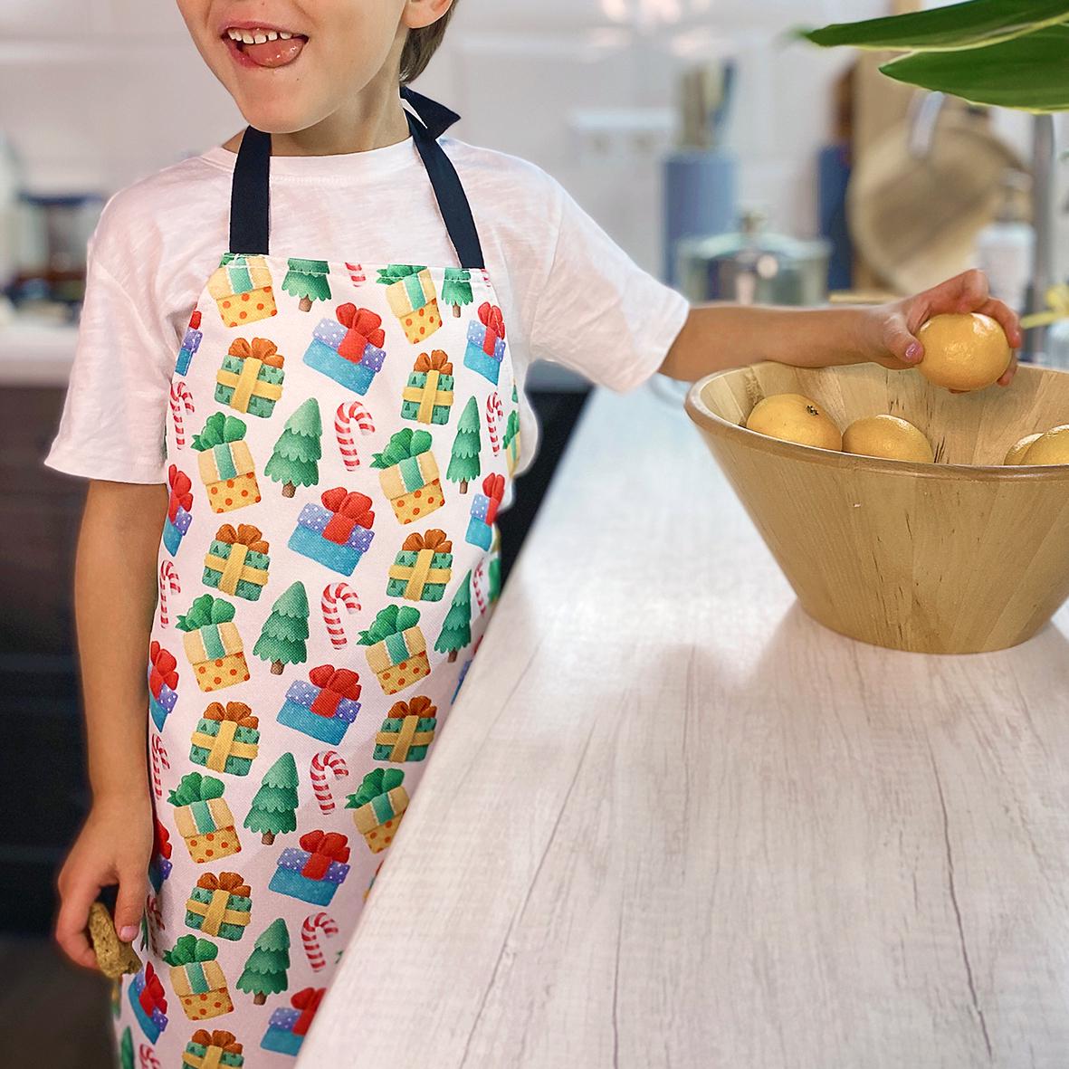 Фартук детский Сolorful Подарочки 42х60 см (FRTCD_22NG005) - фото 4