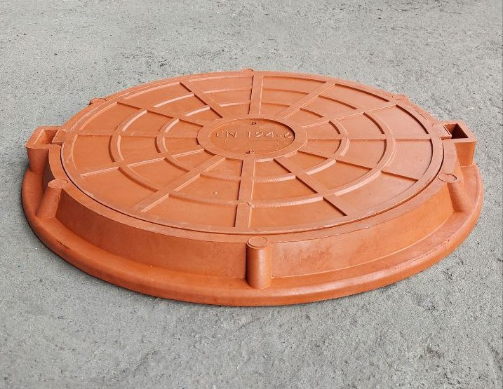 Люк канализационный полимерпесчаный Войс с замком 1,5 т Коричневый (27632187) - фото 2 Люк канализационный полимерпесчаный Войс с замком 1,5 т Коричневый (27632187) - фото 2