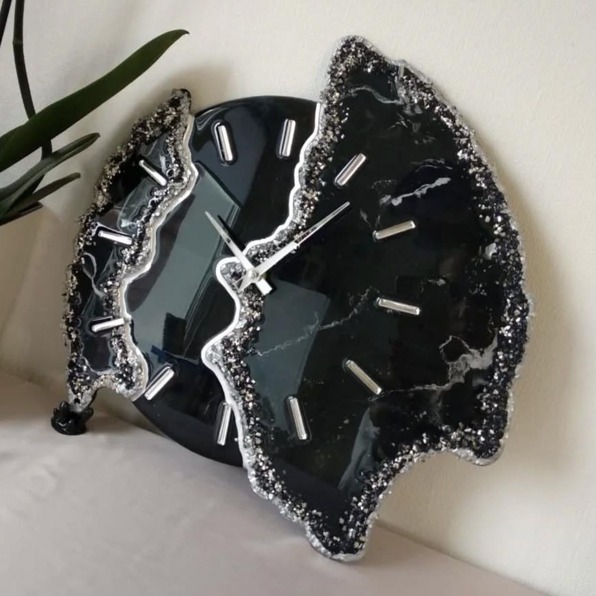 Часы объемные настенные из эпоксидной смолы Лепестки 50 см