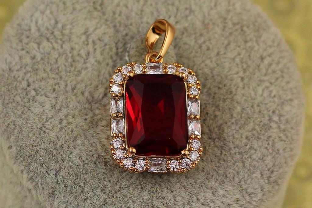Кулон Xuping Jewelry Прямокутник з червоним каменем в обідку із крупних фіанітов 2 см Золотистий (2253989354)
