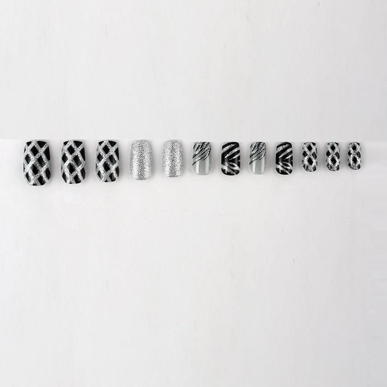 Накладные короткие ногти Шахматный узор квадрат с клеевыми пластинами 24 шт. Серебристый с черным (2789190669) - фото 7 Накладные короткие ногти Шахматный узор квадрат с клеевыми пластинами 24 шт. Серебристый с черным (2789190669) - фото 7