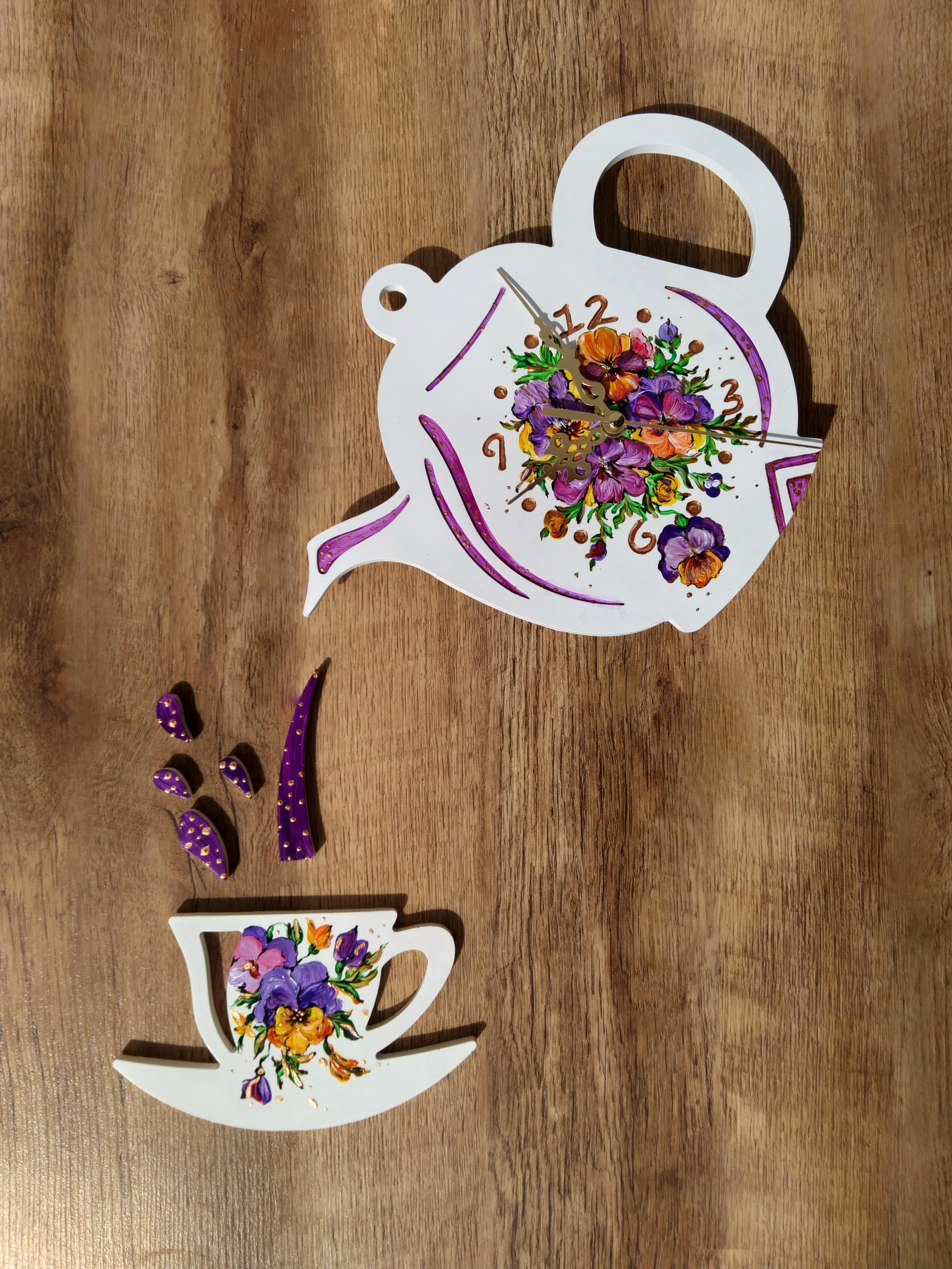 Годинник настінний Чайник ручний розпис Білий