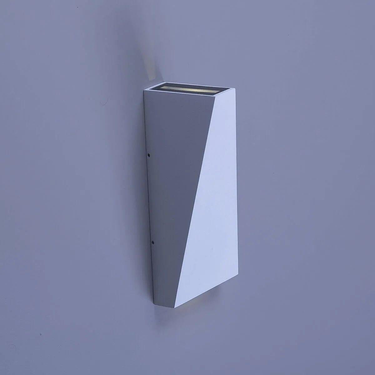 Cветильник настенный MJ-Light A807 3000K WH (00096) Cветильник настенный MJ-Light A807 3000K WH (00096)