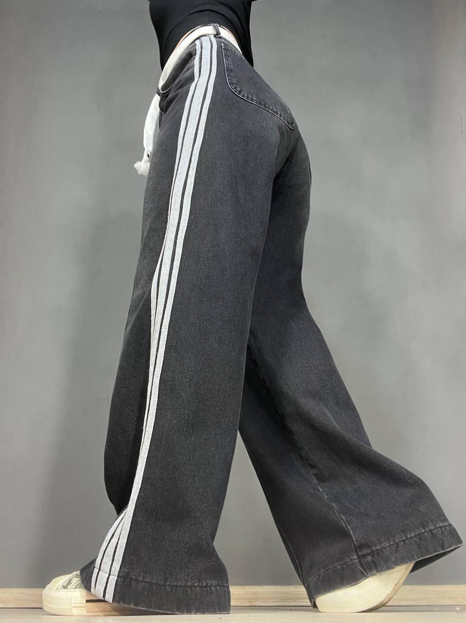 Джинси жіночі Vonnavi 414-240 палаццо з лампасами пояс резинка шнурок р. 27 Чорний (2561) - фото 2 Джинси жіночі Vonnavi 414-240 палаццо з лампасами пояс резинка шнурок р. 27 Чорний (2561) - фото 2