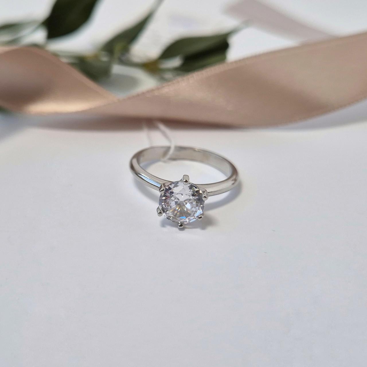 Кольцо с белым камнем серебро 925 пробы родированное 2,55 г р. 17 (81769б)