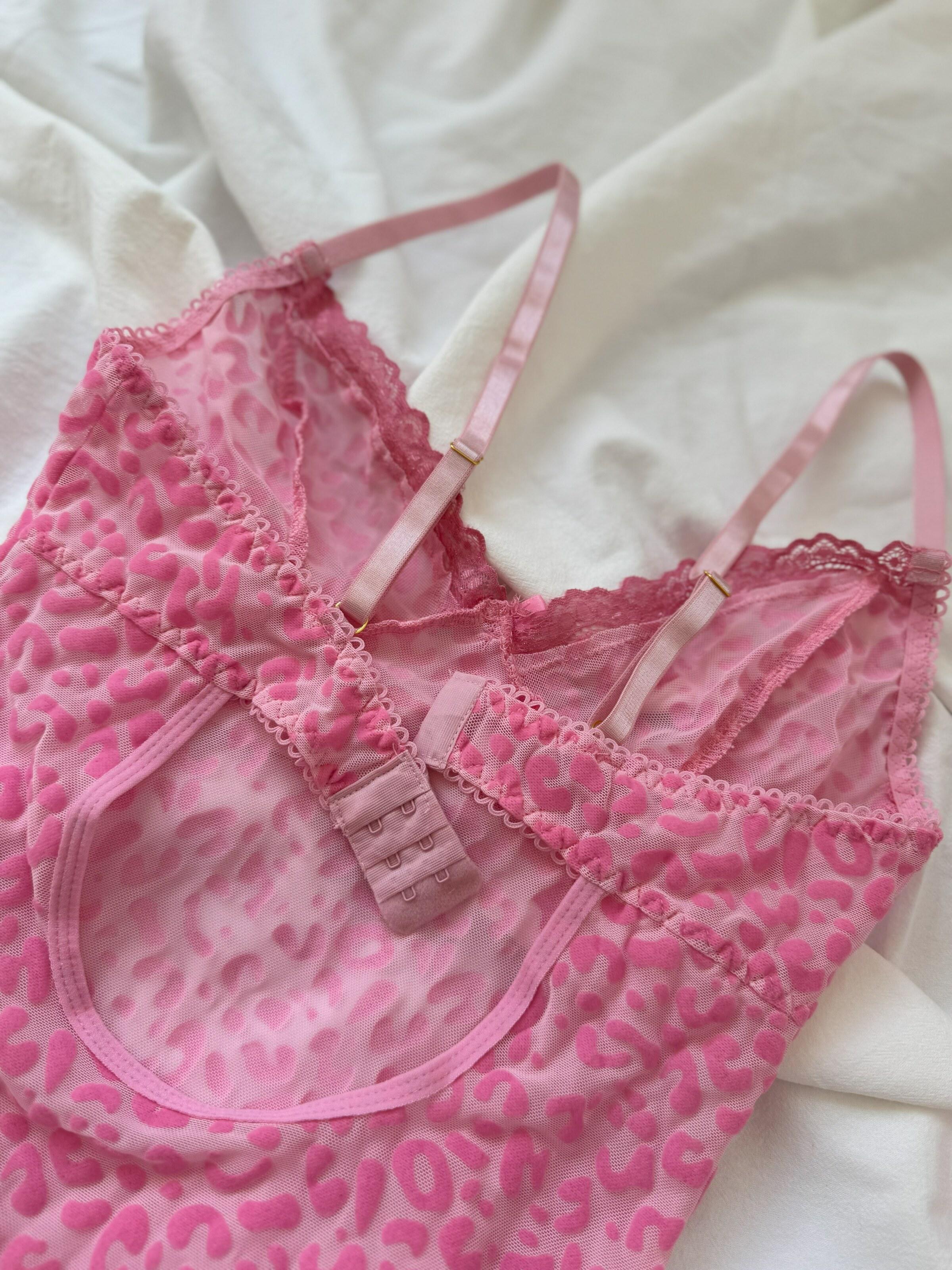 Комплект білизни жіночий Nova Vega пеньюар/трусики M Рожевий (105-D156/1-1) - фото 7 Комплект білизни жіночий Nova Vega пеньюар/трусики M Рожевий (105-D156/1-1) - фото 7