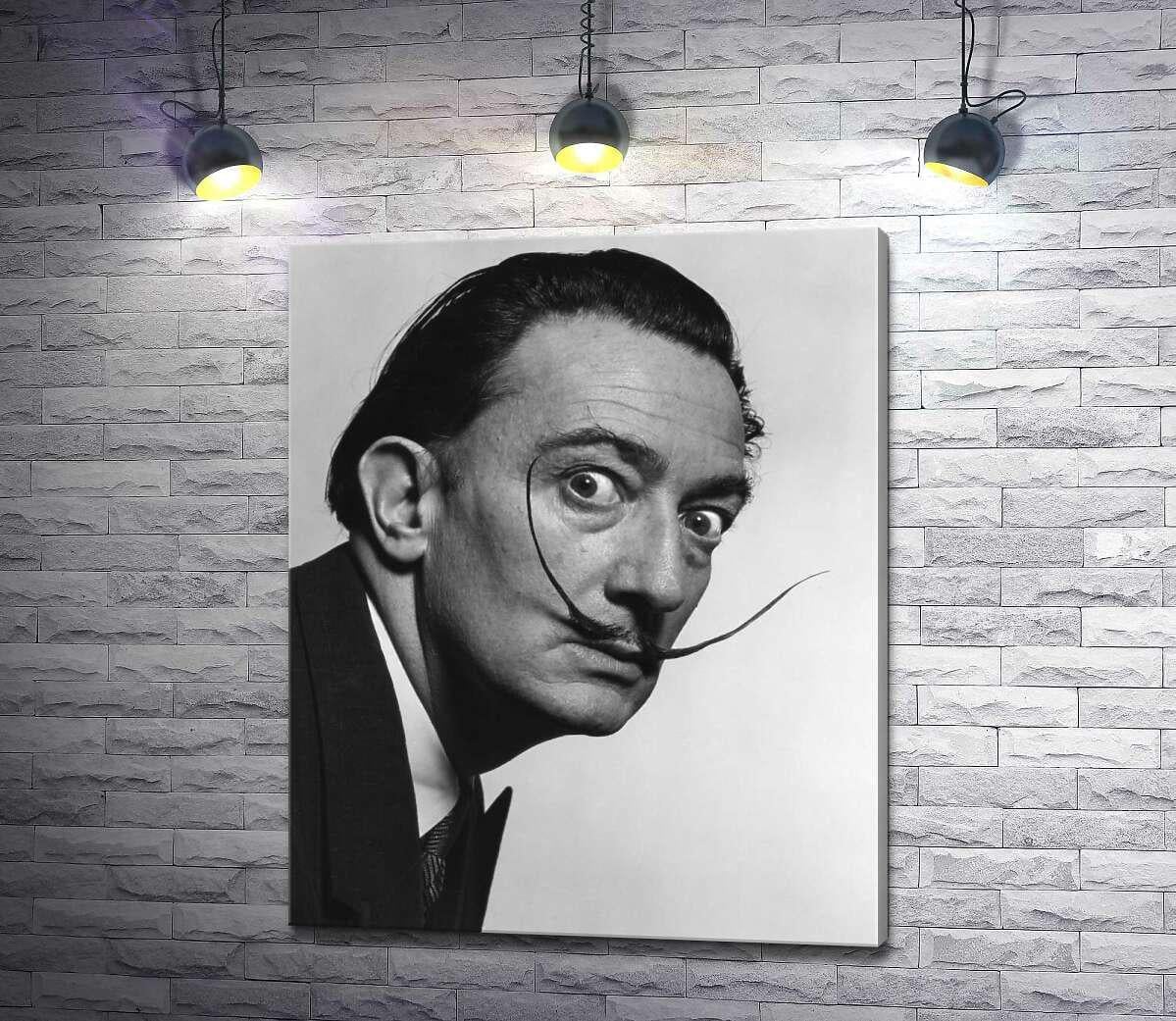 Картина ArtPoster Художник Сальвадор Далі (Salvador Dali) із знаменитими вусами 105x130 см Модуль №1 (003368)
