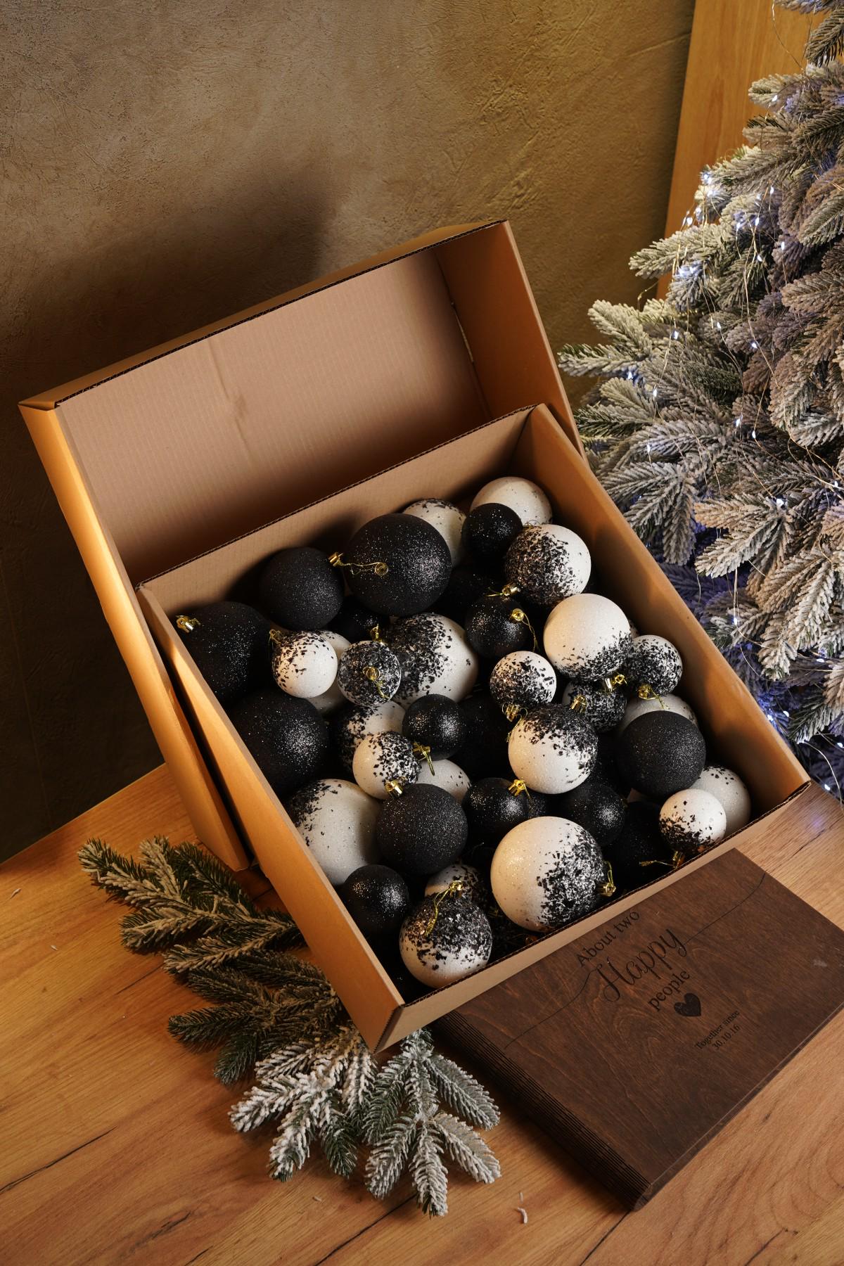 Ялинковий набір куль з блискітками Бите Скло Чорний/Білий (VYA678123) - фото 1 Ялинковий набір куль з блискітками Бите Скло Чорний/Білий (VYA678123) - фото 1