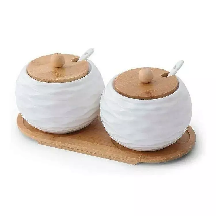 Набор керамических емкостей с крышками для сыпучих 2 шт. на подставке (70002)