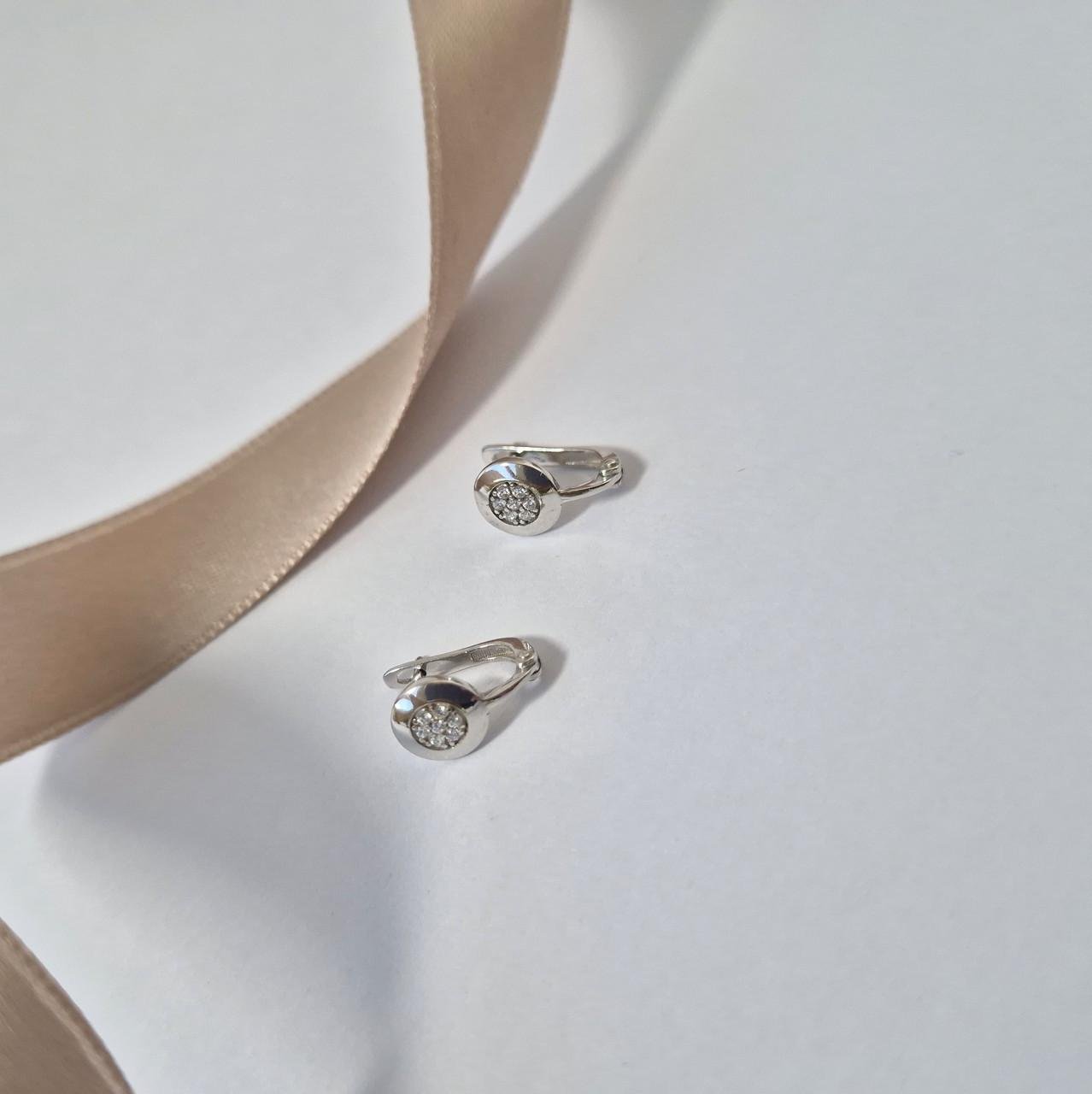 Серьги детские круг с белыми камнями серебро 925 пробы родированное 0,93 г (1625с)