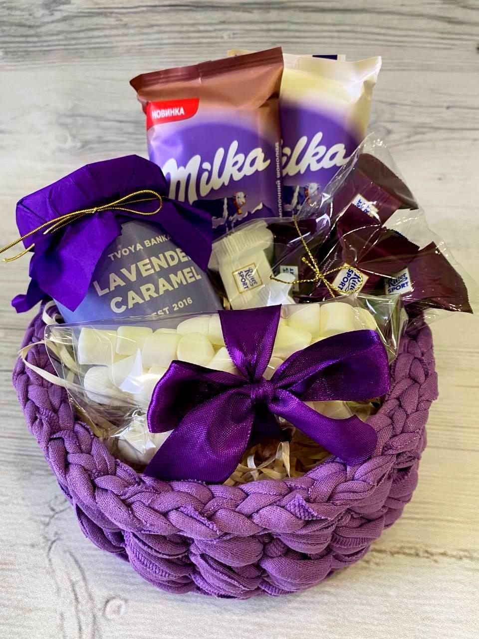 Подарочный набор сладостей Purple basket