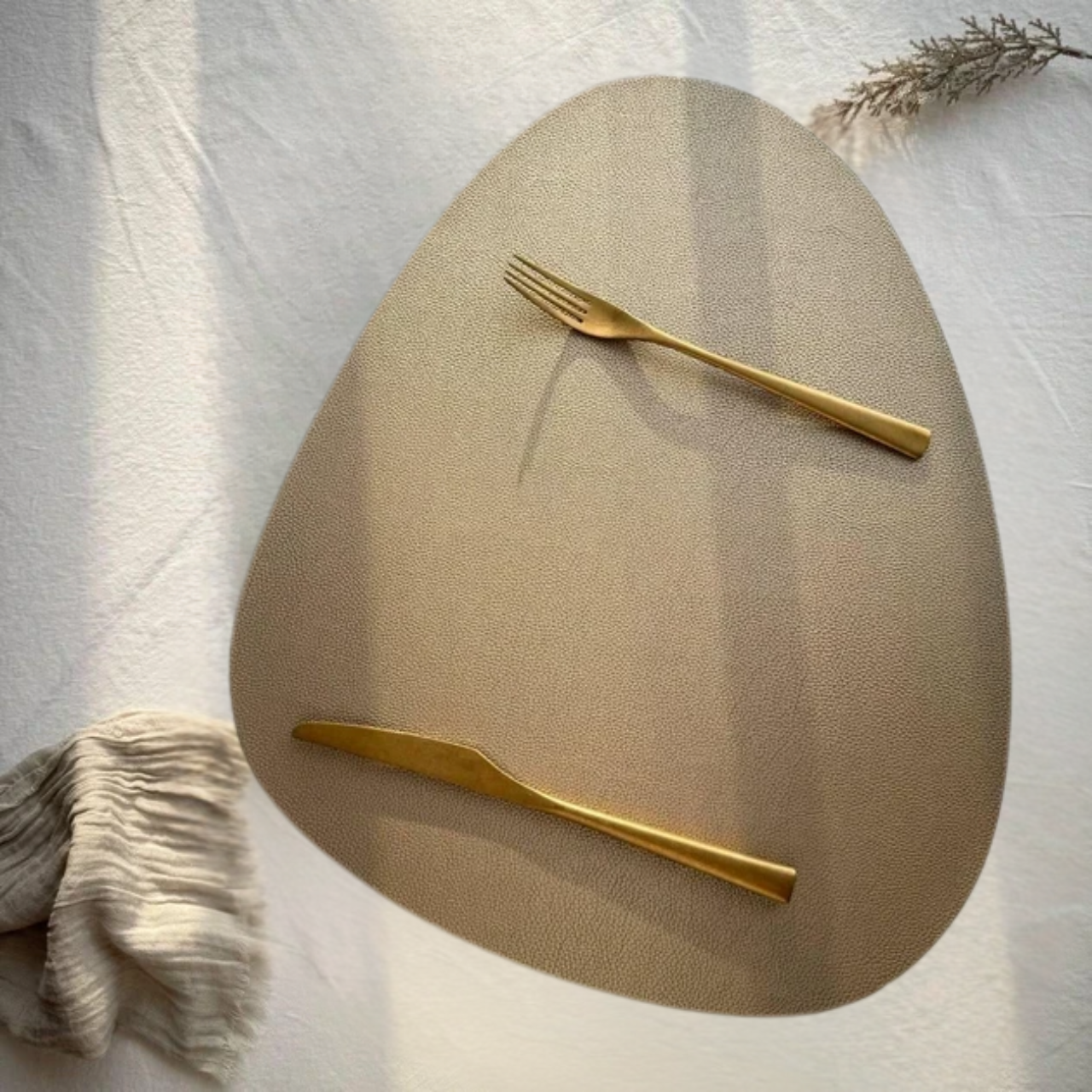 Коврик для сервировки из экокожи капля Золотой (BP078) - фото 1