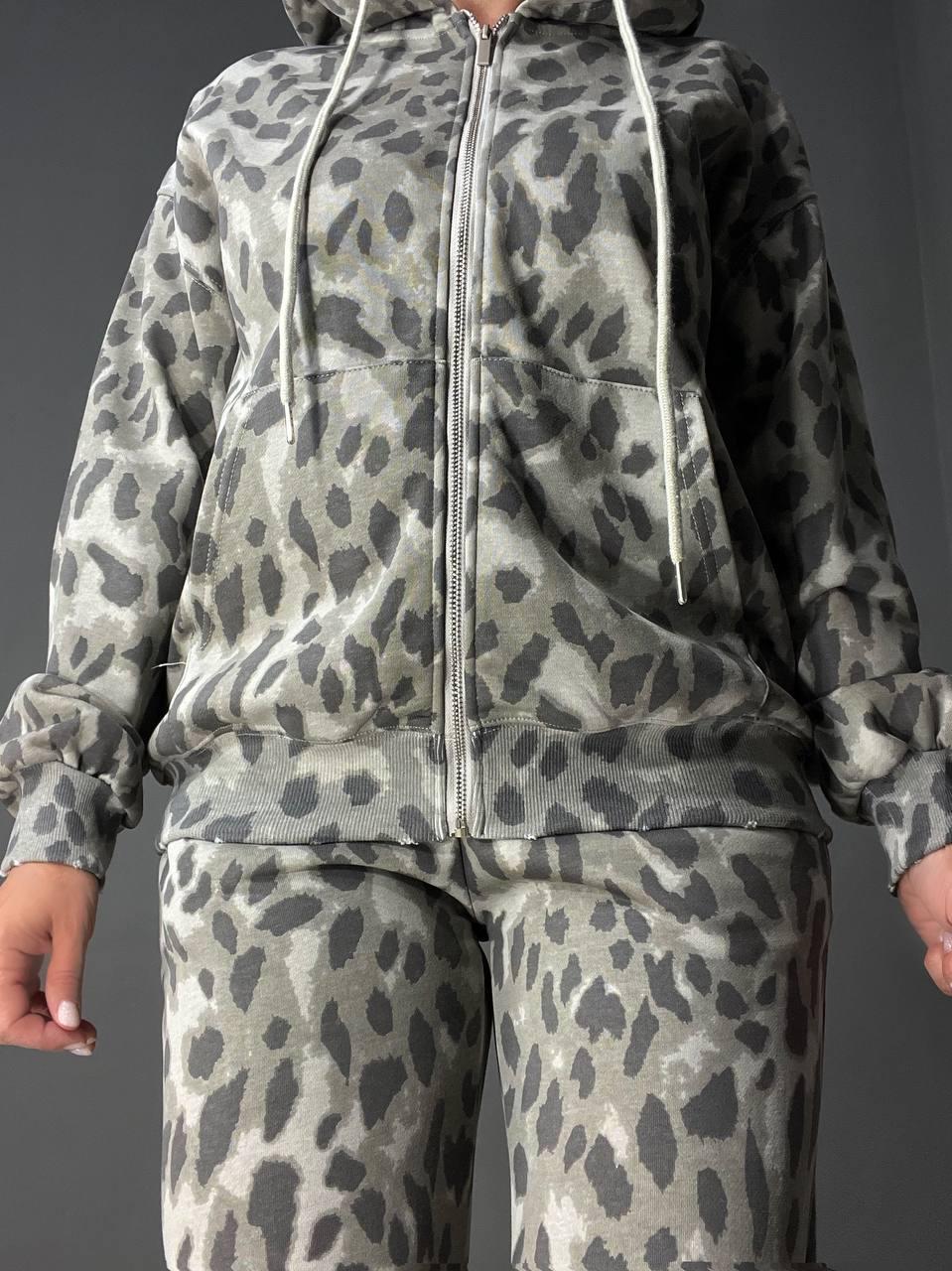 Костюм женский A-N 2749 худи капюшон брюки палаццо леопардовый принт тринитка M Серый (2746) - фото 5 Костюм женский A-N 2749 худи капюшон брюки палаццо леопардовый принт тринитка M Серый (2746) - фото 5