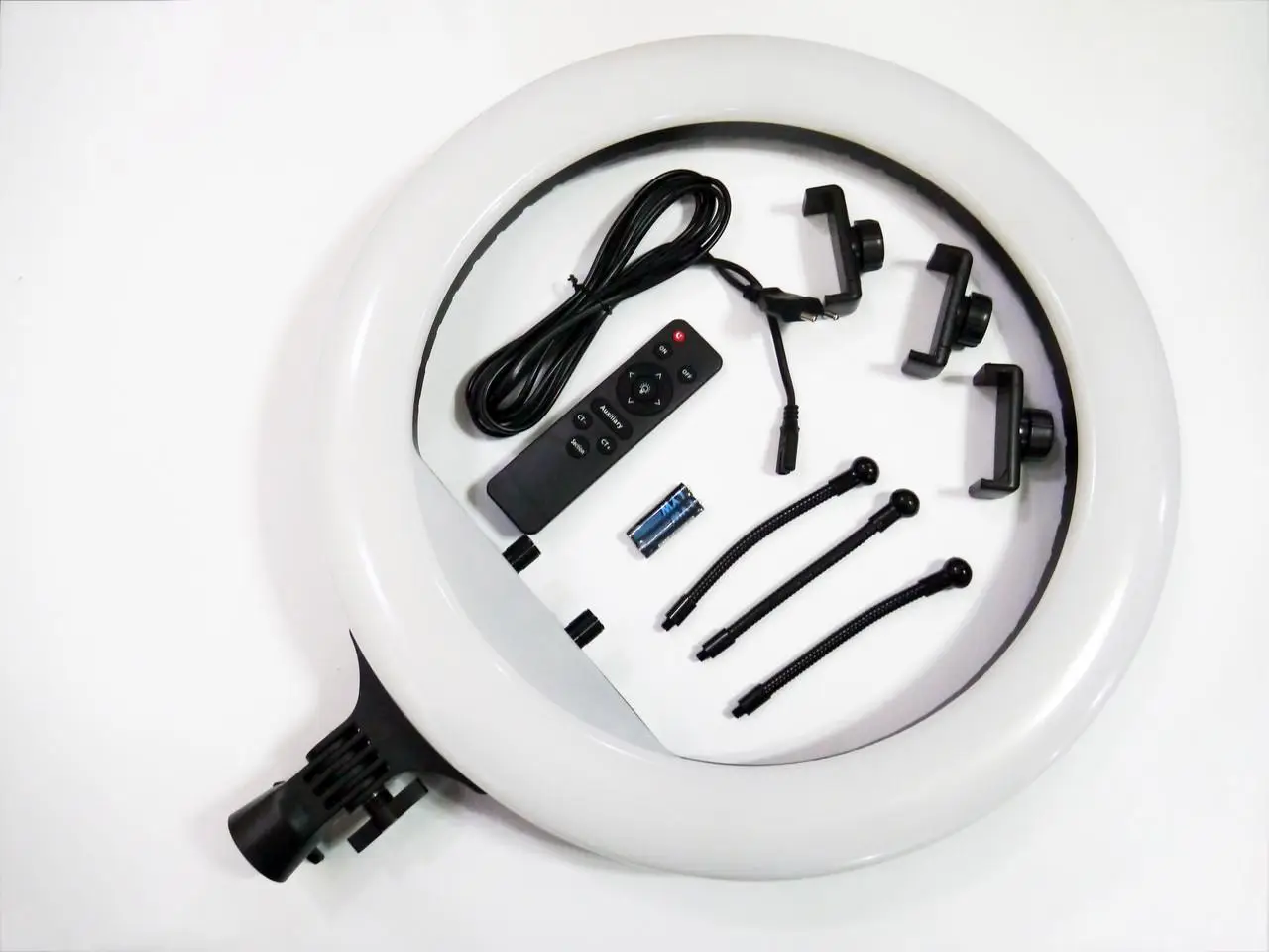 Лампа кільцева LED RL-14 220 V з кріпленням для телефону та пультом 36 см - фото 6 Лампа кільцева LED RL-14 220 V з кріпленням для телефону та пультом 36 см - фото 6