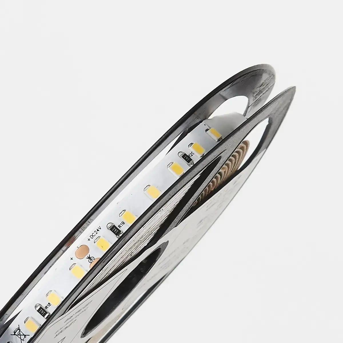 Світлодіодна стрічка LEDest-Leader 9,6 Вт 4000K 120 шт./м IP33 24В 1000 Лм SMD2835 (239446) - фото 3 Світлодіодна стрічка LEDest-Leader 9,6 Вт 4000K 120 шт./м IP33 24В 1000 Лм SMD2835 (239446) - фото 3