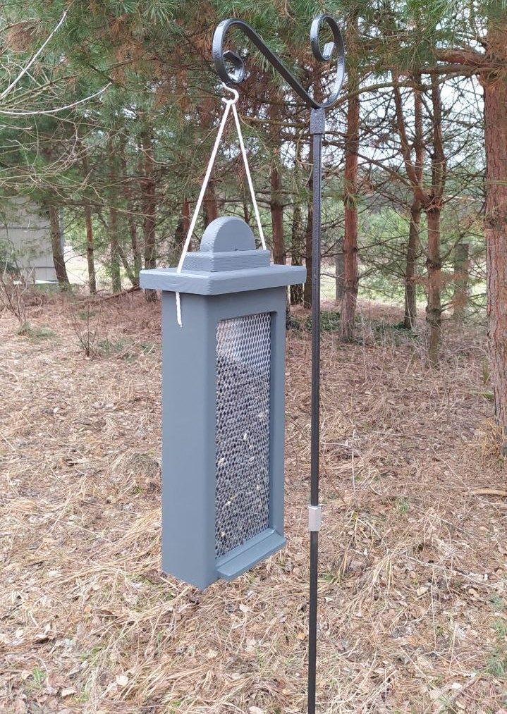 Кормушка для птиц Эйрен бункерного типа из дерева сосны 40х18х11 см Антрацит - фото 3 Кормушка для птиц Эйрен бункерного типа из дерева сосны 40х18х11 см Антрацит - фото 3