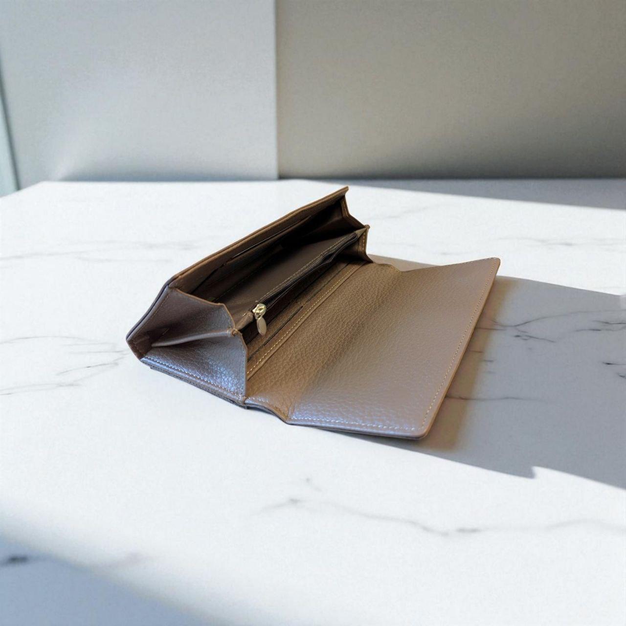 Гаманець жіночий на магніті із зовнішнім відділом для монет Saralyn 19х9,5 см Бежевий (1991А) - фото 3 Гаманець жіночий на магніті із зовнішнім відділом для монет Saralyn 19х9,5 см Бежевий (1991А) - фото 3