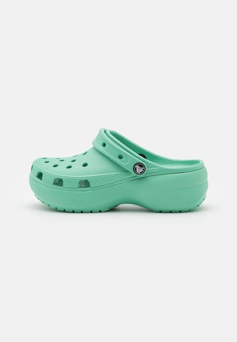 Сабо женские Crocs Classic Platform Clog M5W7 р. 37 24 см Jade Stone (206750)