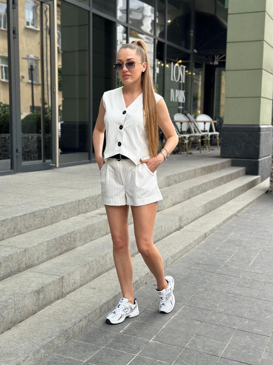 Костюм женский в полосочку жилет/шорты L Белый (2628190741)
