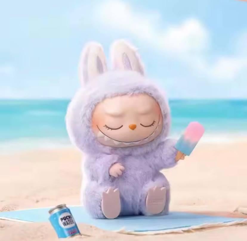 Мягкая игрушка-брелок Labubu Лабубу сидячий Фиолетовый (60481033) - фото 3 Мягкая игрушка-брелок Labubu Лабубу сидячий Фиолетовый (60481033) - фото 3