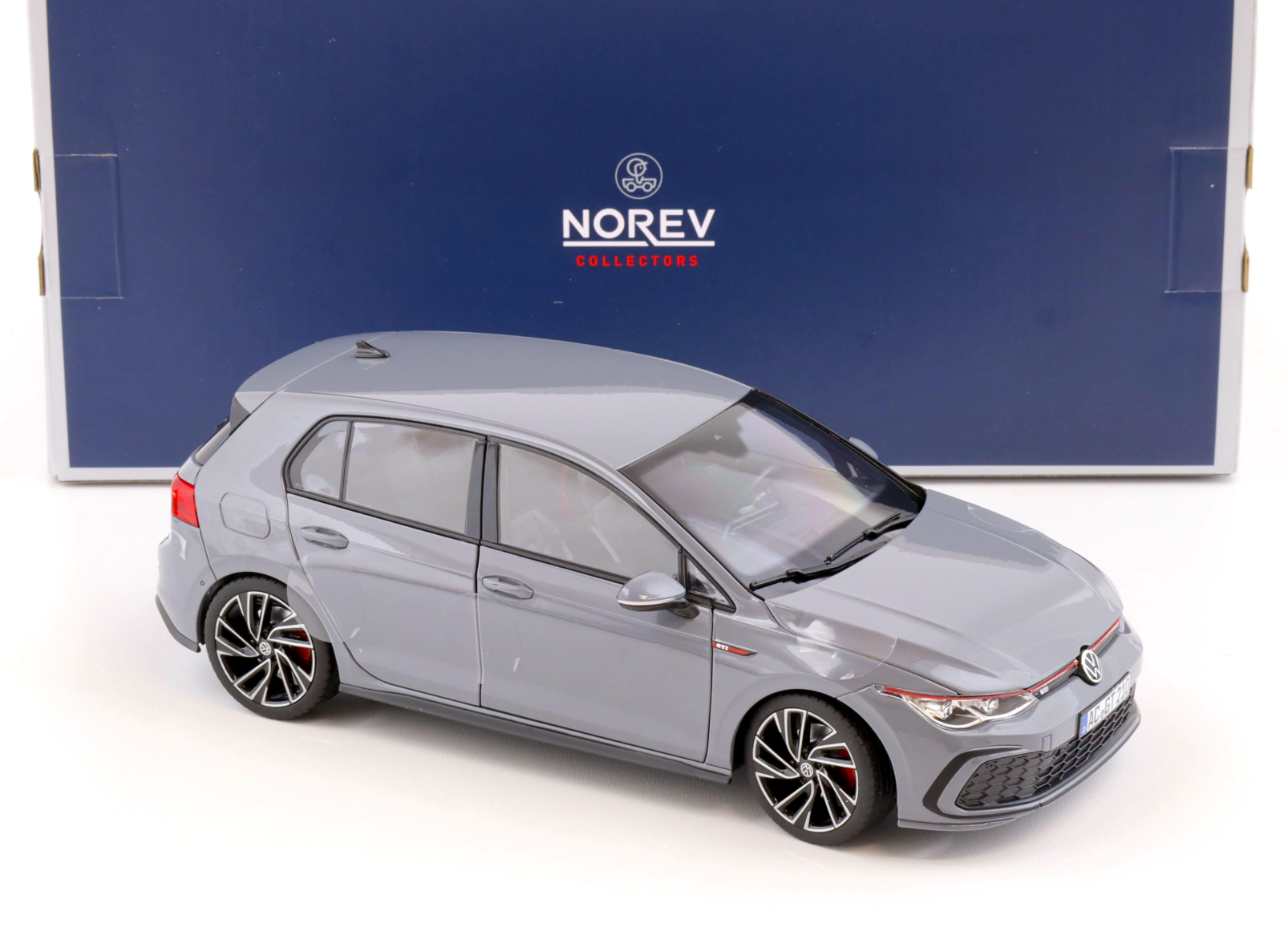 ᐉ Модель автомобиля Norev 1:18 Volkswagen Golf 8 Grey (188590