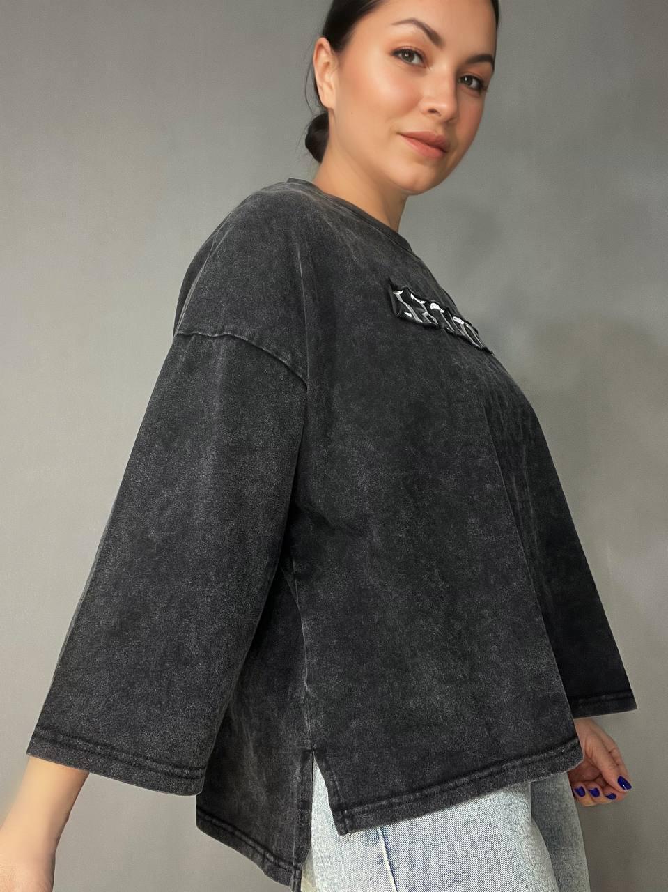 Футболка женская A-N 26029 широкая вареная тай дай длинный рукав 3\4 с вышивкой впереди OS Черный (4016) - фото 3 Футболка женская A-N 26029 широкая вареная тай дай длинный рукав 3\4 с вышивкой впереди OS Черный (4016) - фото 3