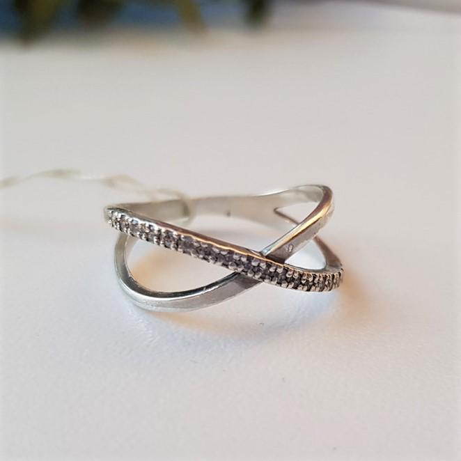 Кольцо женское из серебра в белых камнях 925 проба р. 17 1,87 г (12037)