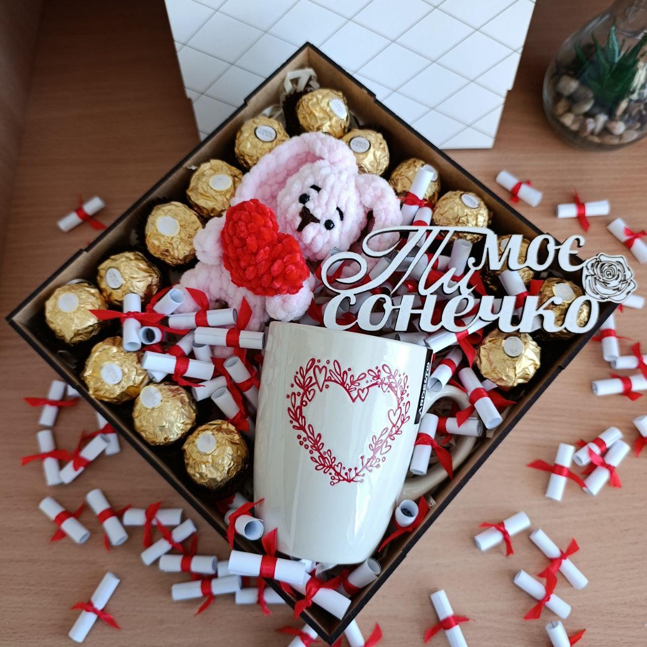 Подарочный бокс с конфетами Ferrero и 101 причиной, почему я тебя люблю для девушки (ar378)