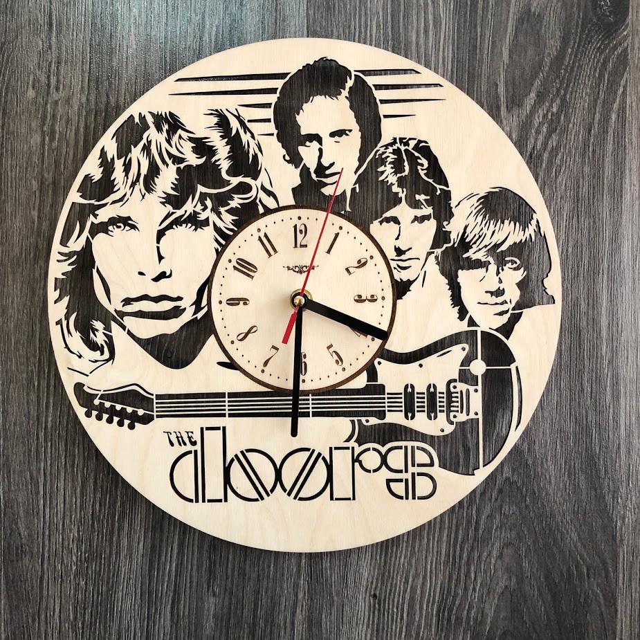 Часы настенные бесшумные из дерева The Doors
