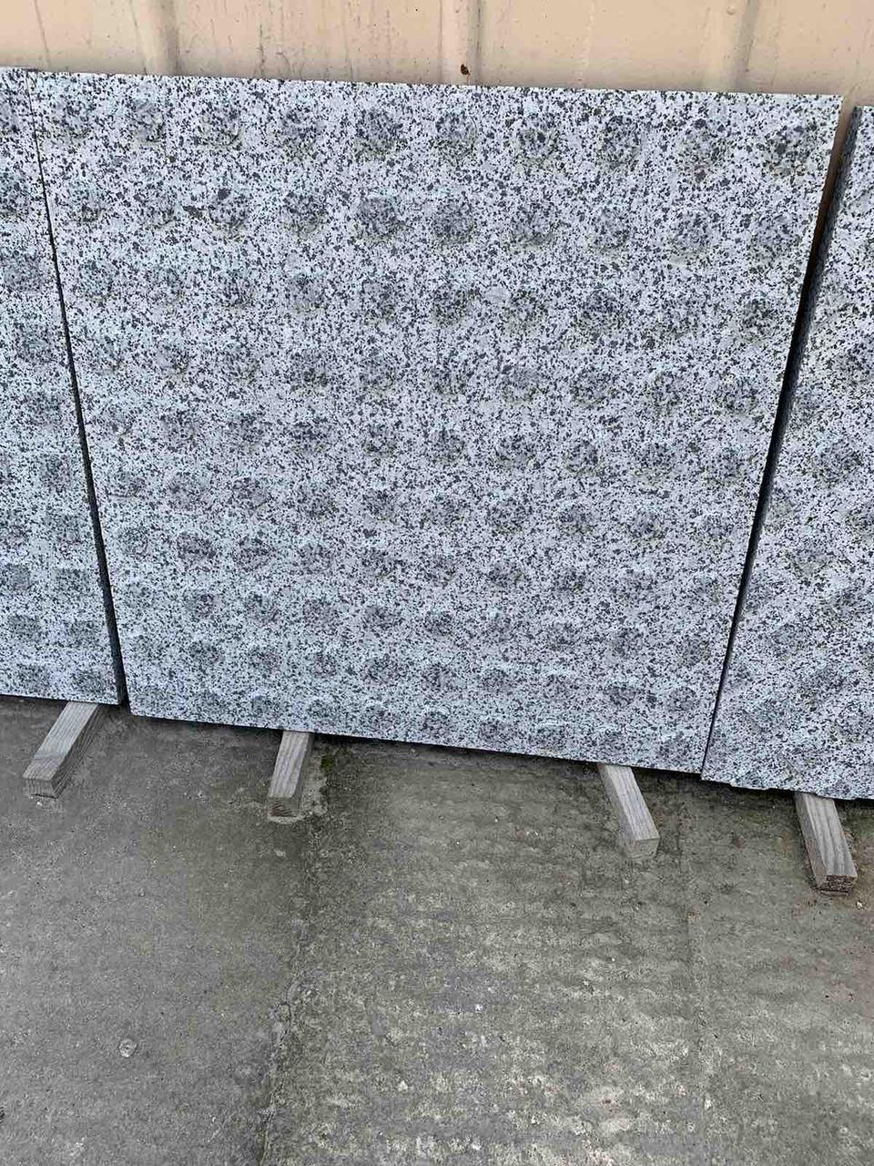 Плитка з граніту тактильна 300х300х30 мм 10 шт. 1 м2 (25887466) - фото 6 Плитка з граніту тактильна 300х300х30 мм 10 шт. 1 м2 (25887466) - фото 6