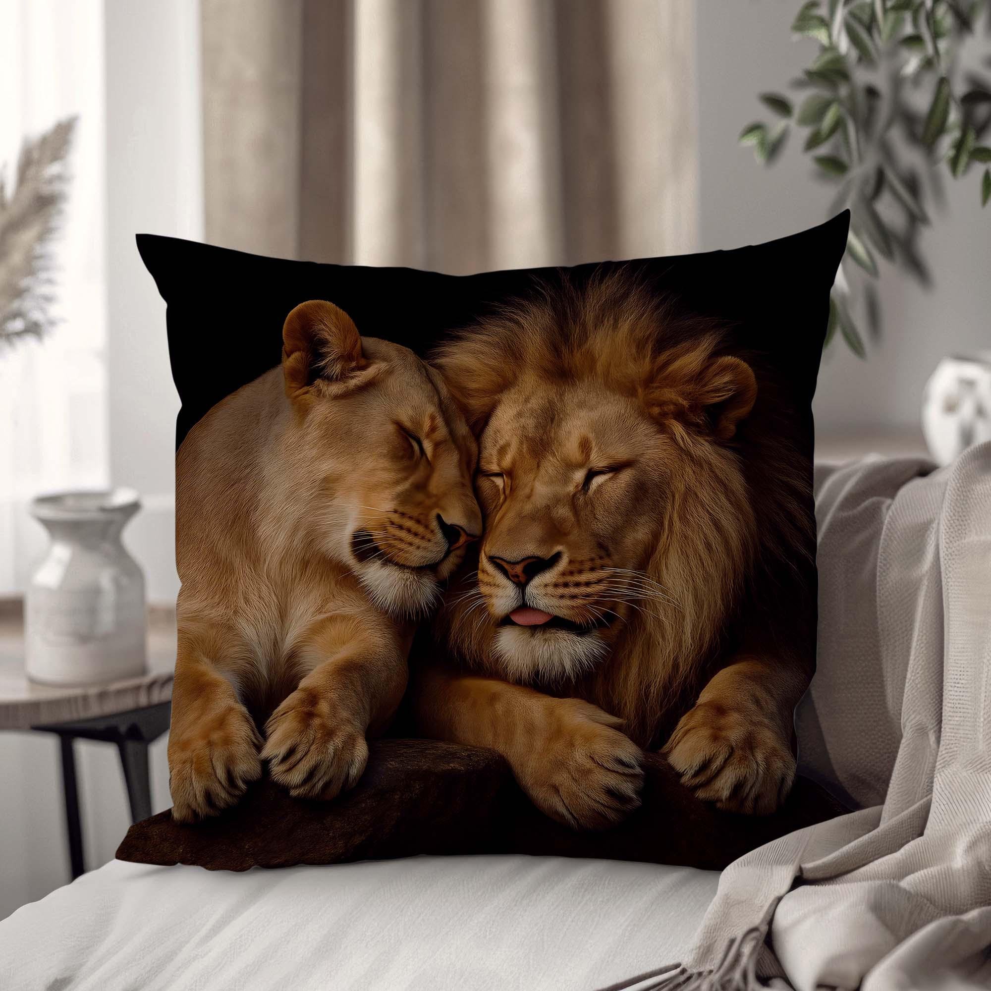 Подушка плюшевая "Дикое животное лев тигр" 33х33 см (1311733UA)