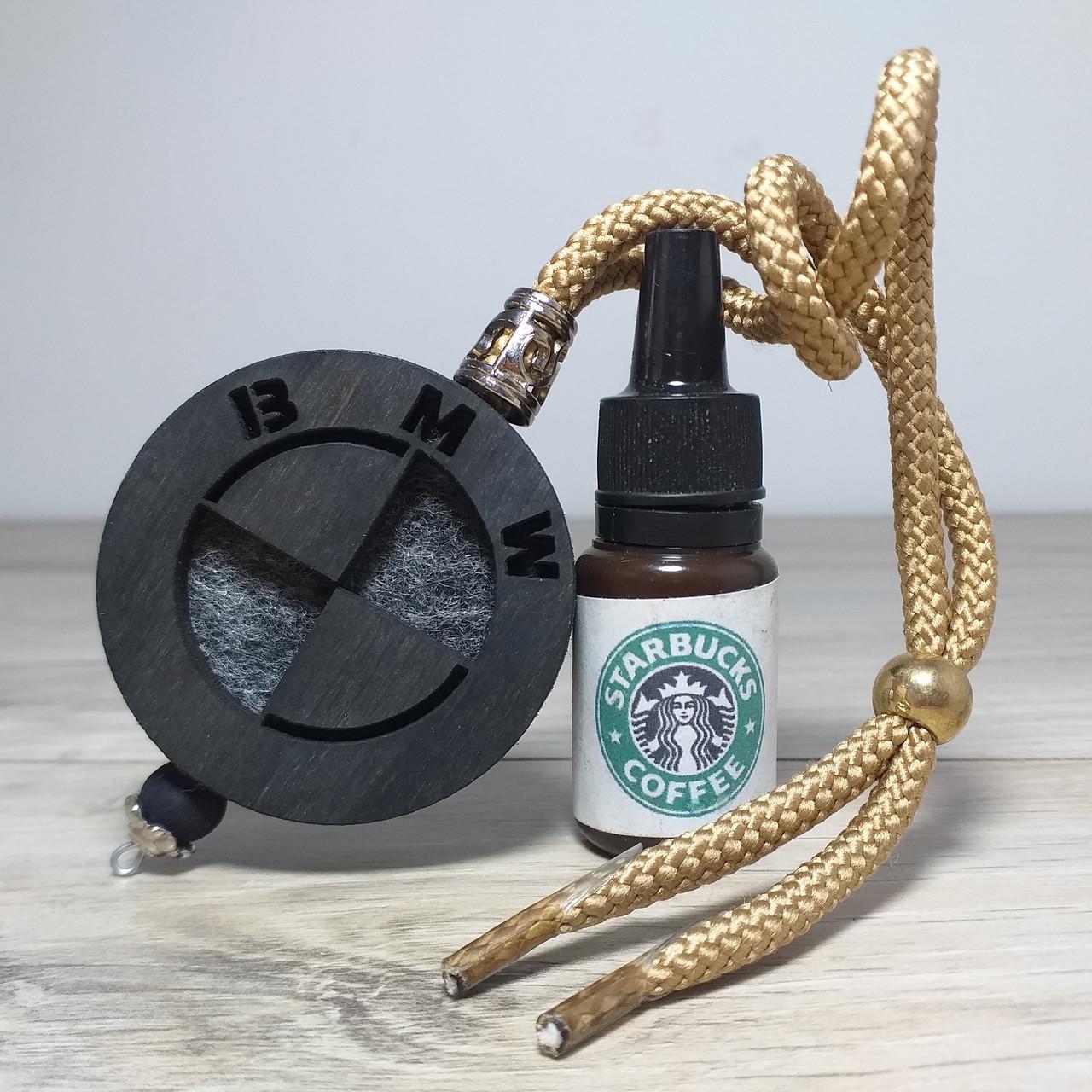 Ароматизатор-подвеска для авто из дерева и войлока с логотипом BMW и ароматом Starbucks Coffee (KG-12240) Ароматизатор-подвеска для авто из дерева и войлока с логотипом BMW и ароматом Starbucks Coffee (KG-12240)