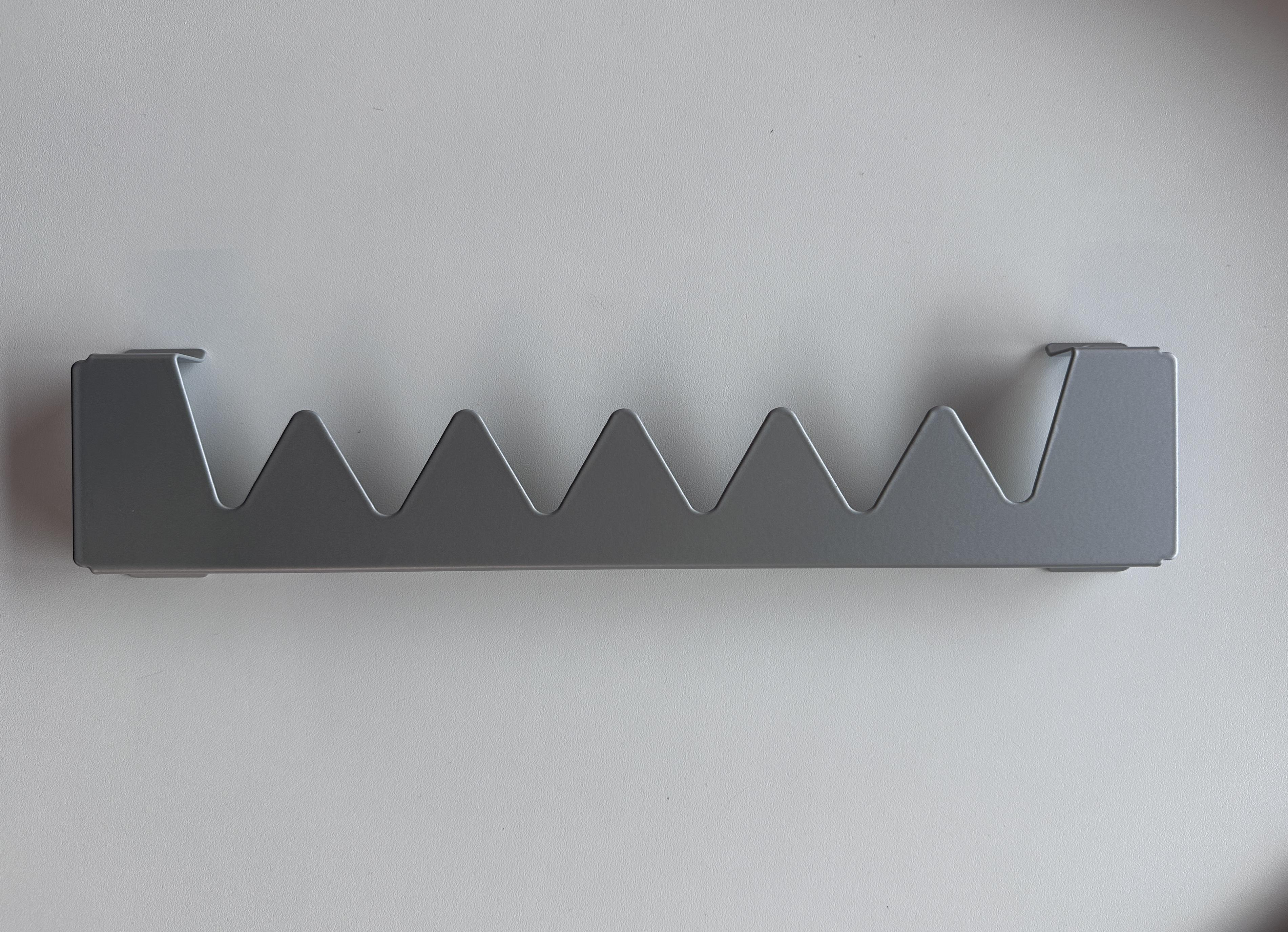 Вешалка Terma Shark 500 мм Silver mat (258) - фото 5 Вешалка Terma Shark 500 мм Silver mat (258) - фото 5