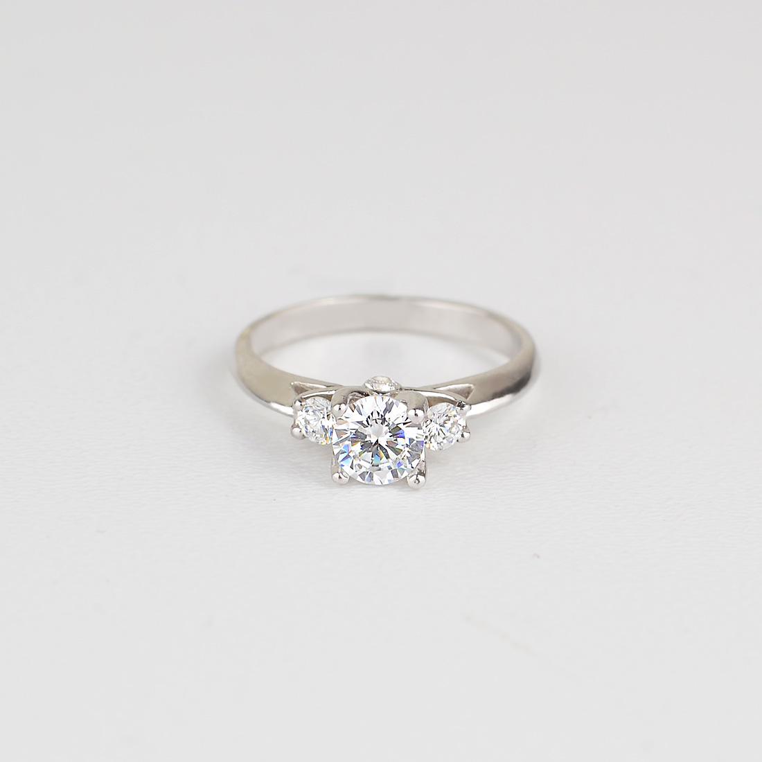 Кольцо женское из серебра 925 пробы с камнями цирконий 14-kr 16