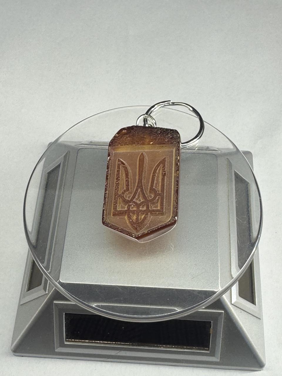 Брелок из янтаря 45/27 мм (к-201)