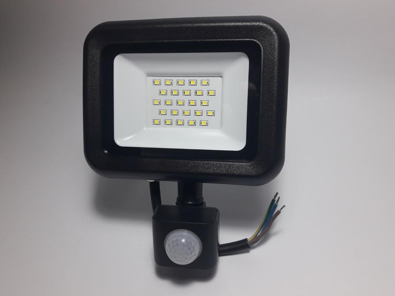 Прожектор светодиодный GLX с датчиком движения 20W 5000К IP65 Черный (К-15)