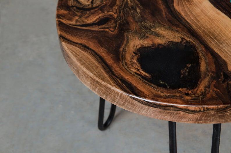 Стол журнальный річка Остин дизайнерский круглый из прозрачной эпоксидной смолы и массива ореха 800х480 мм. - фото 5 Стол журнальный річка Остин дизайнерский круглый из прозрачной эпоксидной смолы и массива ореха 800х480 мм. - фото 5