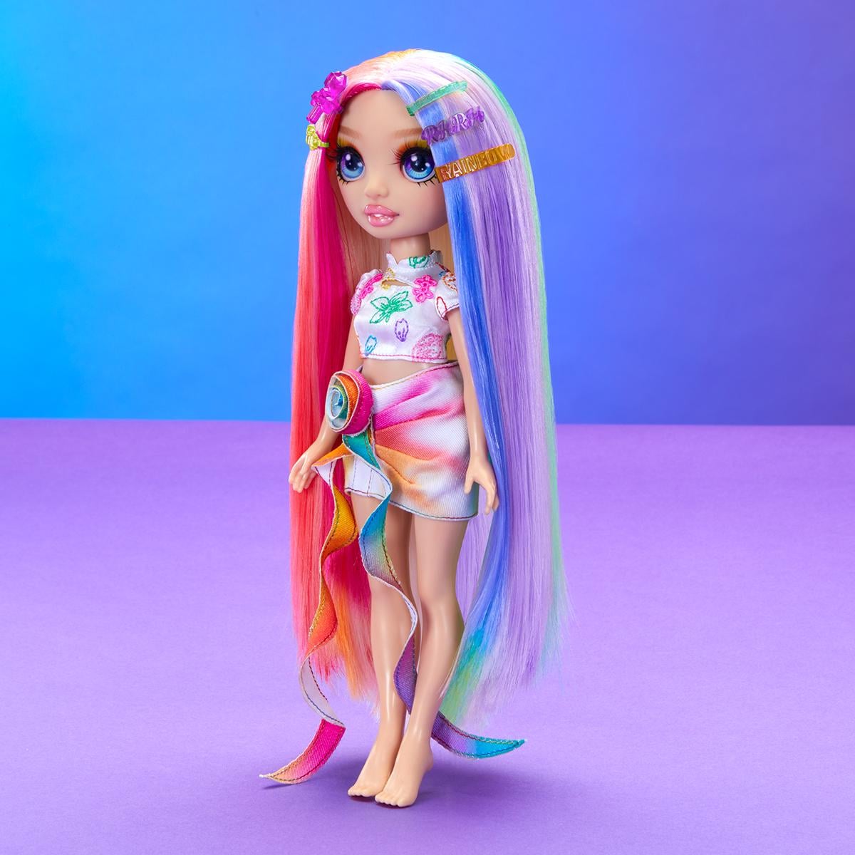 Кукла Rainbow High Амая с набором мела для волос и аксессуарами (526780)