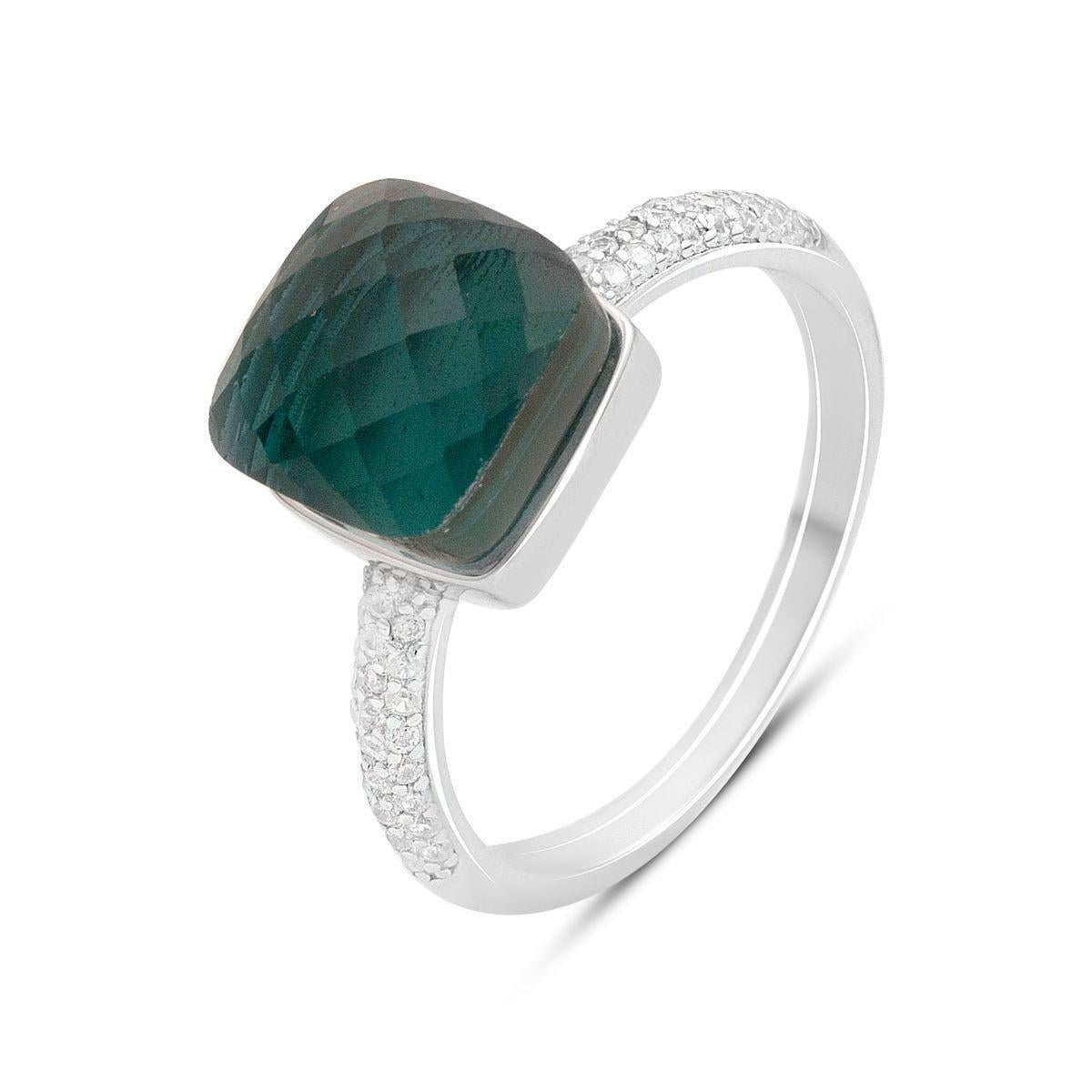 Кольцо серебряное с фианитом подушковидной формы темно-зеленого цвета и дорожкой камней р. 18