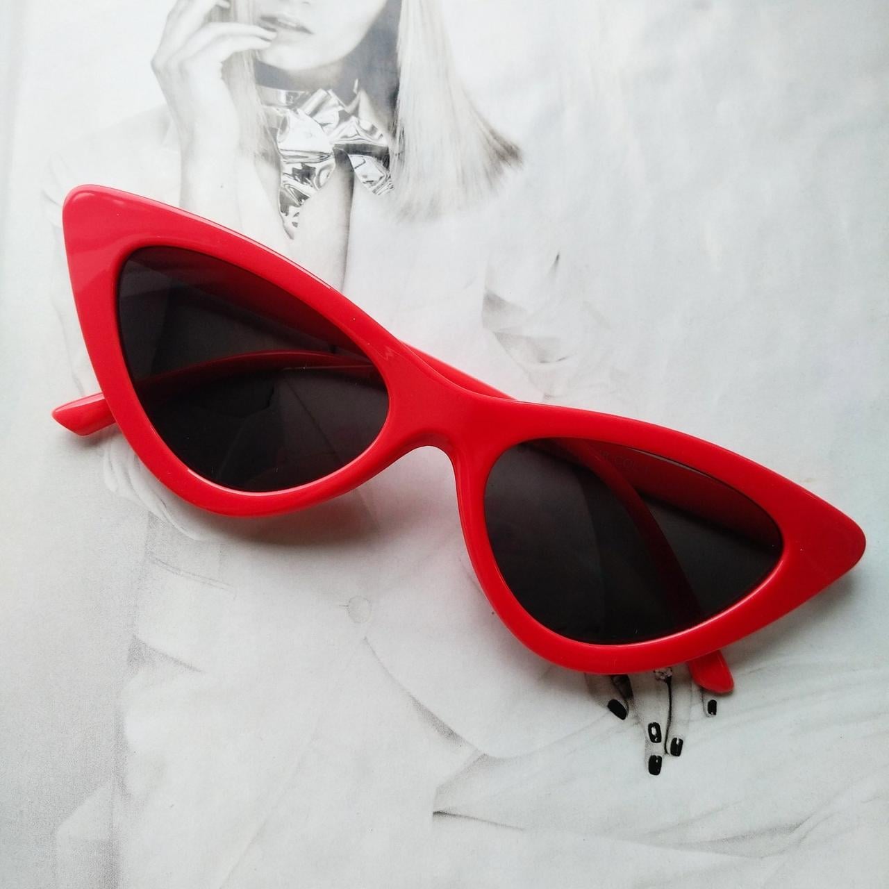 Очки треугольные солнцезащитные Кошачий глаз Красный/Черный