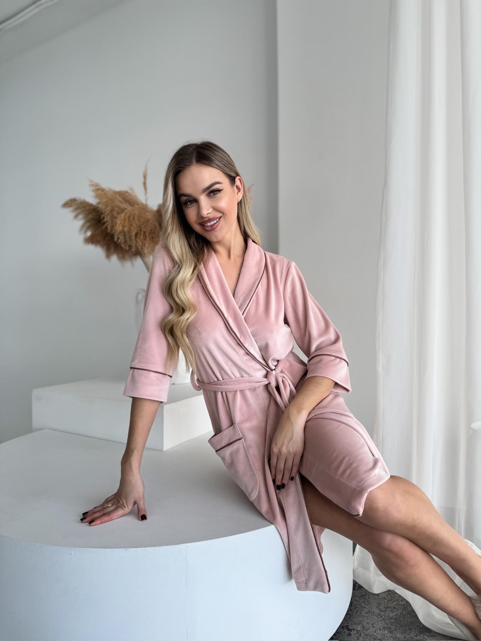 Халат женский Julia велюровый на запах с воротником и окантовкой S Пудровый (704) - фото 5