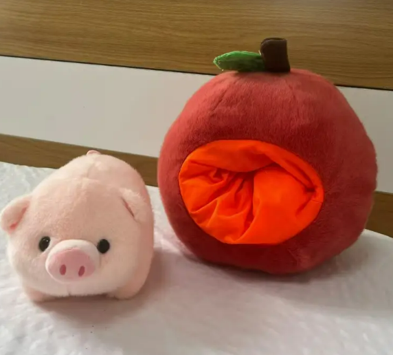 М'яка іграшка для дітей Свинка в яблуку 23 см (2497705727) М'яка іграшка для дітей Свинка в яблуку 23 см (2497705727)