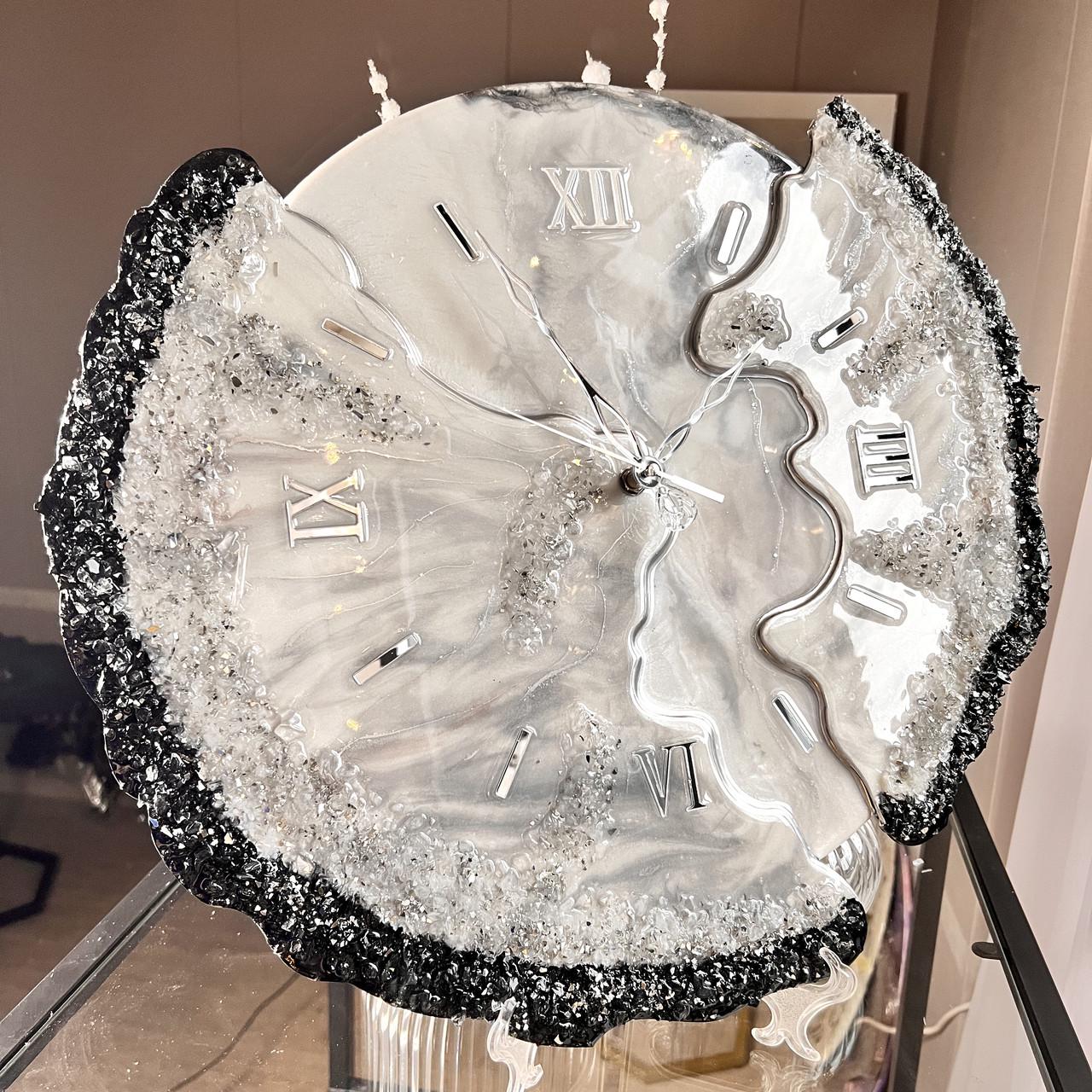 Часы объемные настенные из эпоксидной смолы Лепестки 60 см