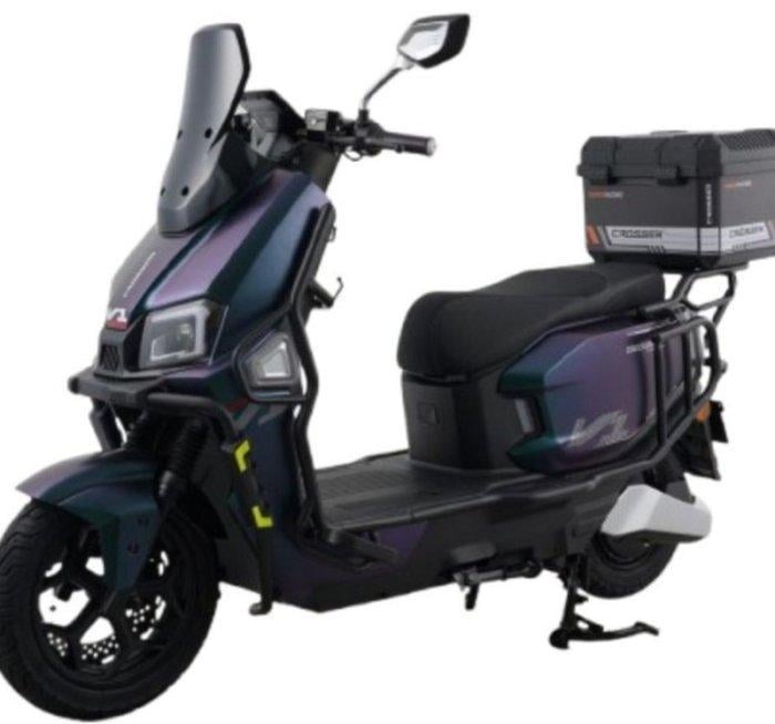Електроскутер двомісний Crosser V1 PRO 2000W 76,8V/30Ah Хамелеон