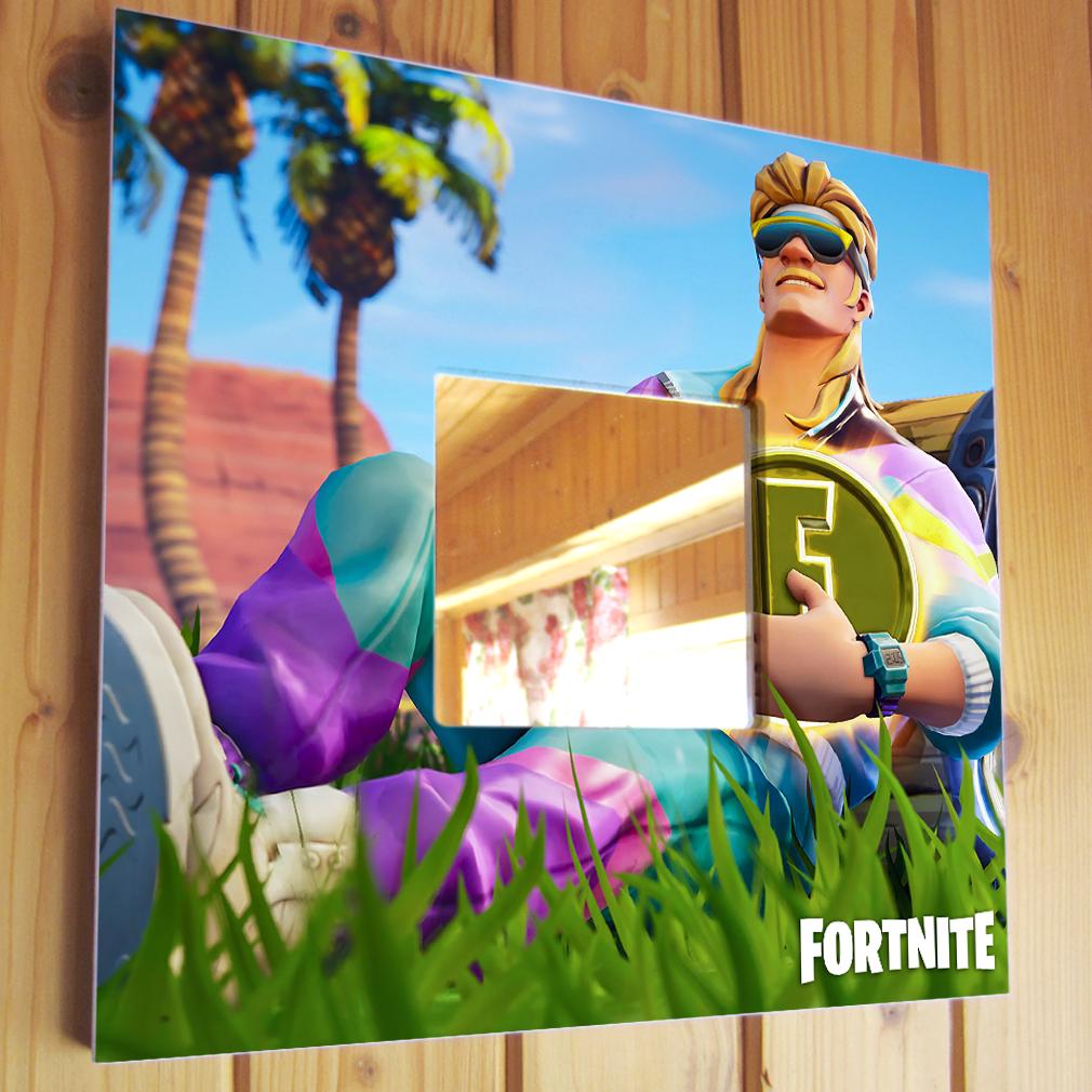 Зеркало декоративное Персонажи игры ''Fortnite'' 260х260 мм (M04411)