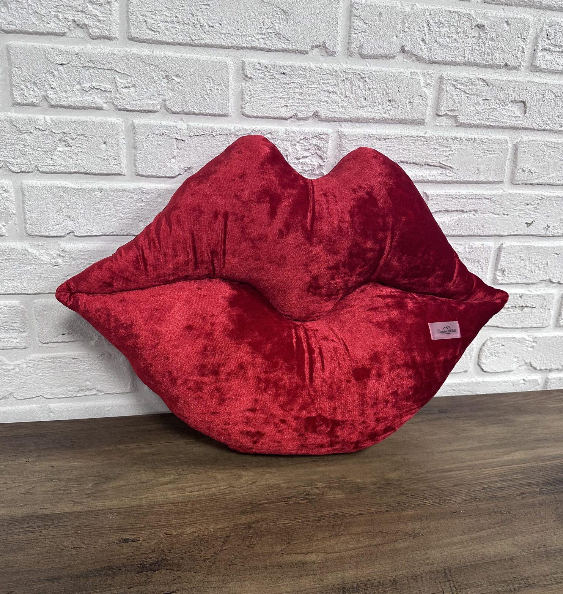 Подушка Comfort Home Губы велюровая мраморная 35x50 см